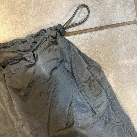 NWT! Urban Outfitters iets frans Gray Shiny Baggy Tech Parachute Pants S bungee - Picture 6 of 9